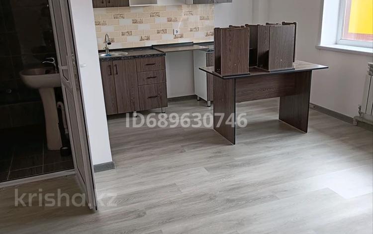 1-комнатная квартира · 40 м², 101 23/8 — ТЭЦ 2 за 80 000 ₸ в Астане, р-н Байконур — фото 2
