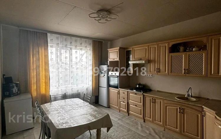 Часть дома · 4 комнаты · 130 м² · 4.5 сот., Аблайхана 97 — ПДП 2 мкр умит за 30 млн 〒 в Уральске — фото 2