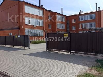 3-комнатная квартира · 103 м² · 3/3 этаж, мкр. Зачаганск пгт, Аяз би 28 — ул. брусиловский ул. аяз би магазин ресторан Арнур. Алтынсарин учебный за 42 млн ₸ в Уральске