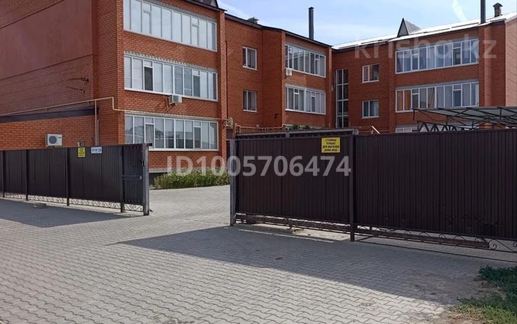 3-комнатная квартира · 103 м² · 3/3 этаж, мкр. Зачаганск пгт, Аяз би 28 — ул. брусиловский ул. аяз би магазин ресторан Арнур. Алтынсарин учебный за 42 млн ₸ в Уральске — фото 2
