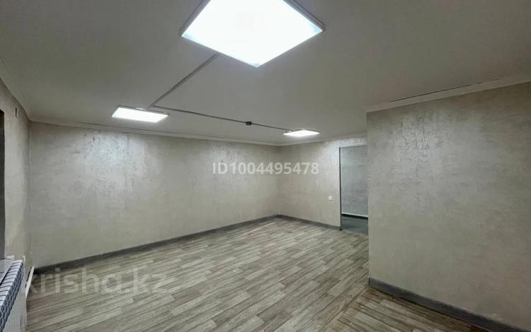 Свободное назначение, офисы, магазины и бутики, склады, медцентры и аптеки, образование, конференц-залы, кабинеты и рабочие места, студии · 155 м² за 150 000 〒 в Атырау, мкр Привокзальный-1 — фото 5