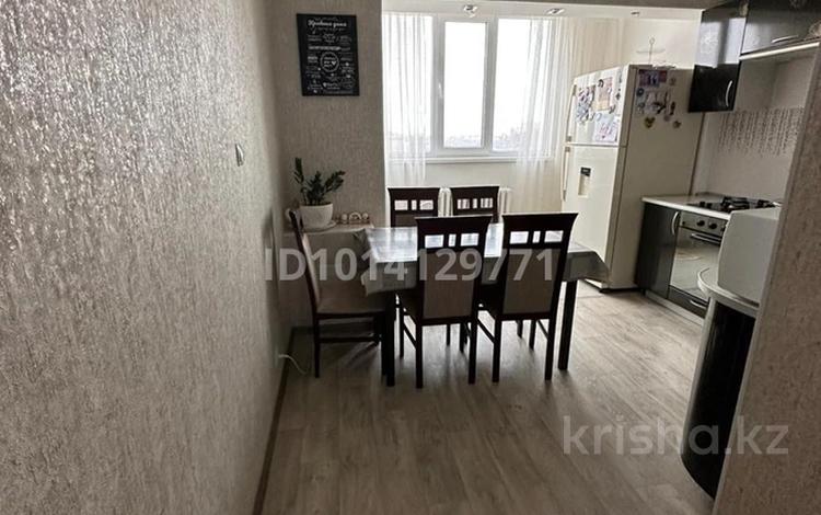 2-комнатная квартира · 60 м² · 7/9 этаж, 4 мкрн 11 за 180 000 ₸ в Аксае — фото 2