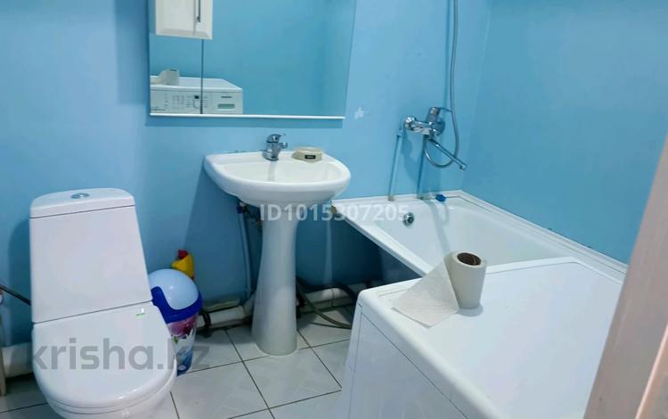 1-комнатная квартира · 54 м² · 8/9 этаж, мкр Акбулак 153 за 200 000 ₸ в Алматы, Алатауский р-н — фото 2