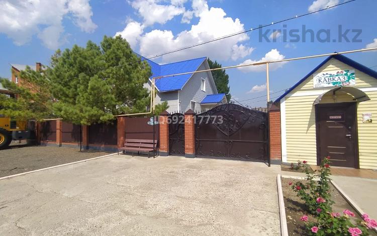 Отдельный дом · 6 комнат · 500 м² · 16 сот., Чапаева 9/1 за 80 млн 〒 в Аксае — фото 2