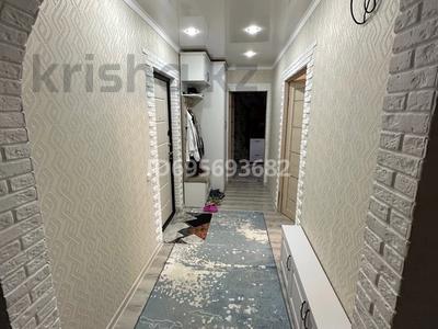 2-бөлмелі пәтер · 54 м² · 1/9 қабат, Майкудук, Мкр Голубые пруды 10 — Айгерим торговый дом, бағасы: 21 млн ₸ в Караганде, Алихана Бокейханова р-н