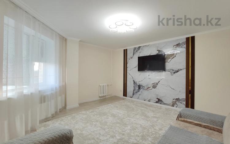 2-комнатная квартира, 56 м², 13/16 этаж, Мустафина 21/2