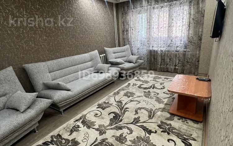 2-бөлмелі пәтер · 60 м² · 4/5 қабат · тәулік бойы, Казыбек би 49 — 13 школа, бағасы: 15 000 〒 в Таразе — фото 2