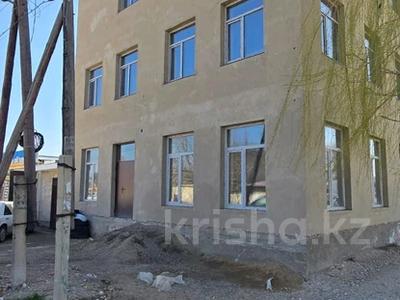 Продажа коммерческой недвижимости в Жамбылской обл.: Свободное назначение, офисы, магазины и бутики, общепит, салоны красоты, бани, гостиницы и зоны отдыха, медцентры и аптеки · 700 м² за 270 млн 〒 Свободное назначение, офисы, магазины и бутики, общепит, салоны красоты, бани, гостиницы и зоны отдыха, медцентры и аптеки · 700 м² за 270 млн 〒 в Таразе