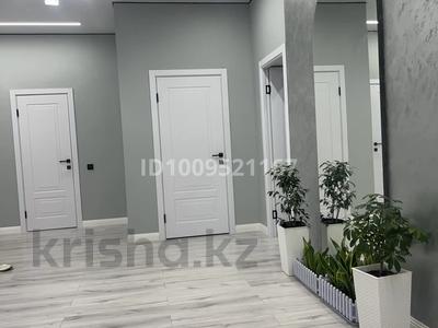 4-комнатная квартира · 160 м² · 2/5 этаж, Саздинское Лесничество 228/3 — Батыс 2 за 73 млн 〒 в Актобе