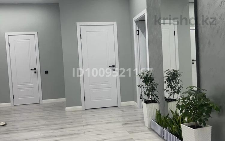 4-комнатная квартира · 160 м² · 2/5 этаж, Саздинское Лесничество 228/3 — Батыс 2 за 75 млн ₸ в Актобе — фото 2