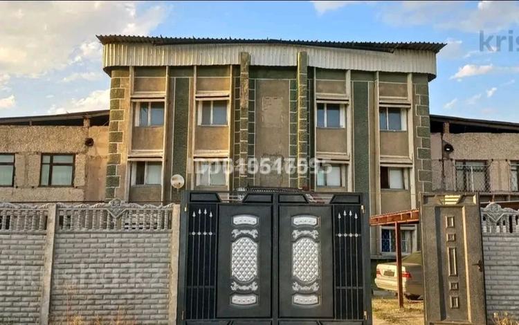Еркін, кеңселер, монша, қонақ үй және демалыс орындары, медорталықтар мен дәріханалар, білім орталықтары, ойын-сауық, конференц-залдар, кабинеттер және жұмыс орындары, студиялар · 700 м², бағасы: 70 000 ₸ в Таразе — фото 2