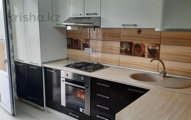 3-бөлмелі пәтер, 70 м², 3/5 қабат ай сайын, Карасай батыр 3 — Карасай батыр, бағасы: 250 000 〒 в Каскелене — фото 2