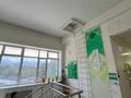 Свободное назначение, офисы, магазины и бутики, салоны красоты, медцентры и аптеки, образование, конференц-залы, кабинеты и рабочие места, студии · 1700 м² за 10 млн ₸ в Алматы, Алмалинский р-н — фото 6