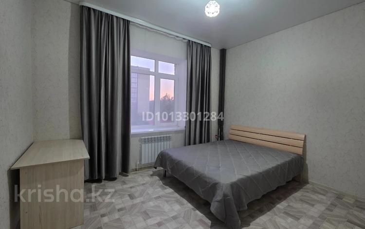 2-комнатная квартира · 70 м² · 4/10 этаж, мкр Строитель, Абулхаир хана 147 за 28.9 млн ₸ в Уральске — фото 2