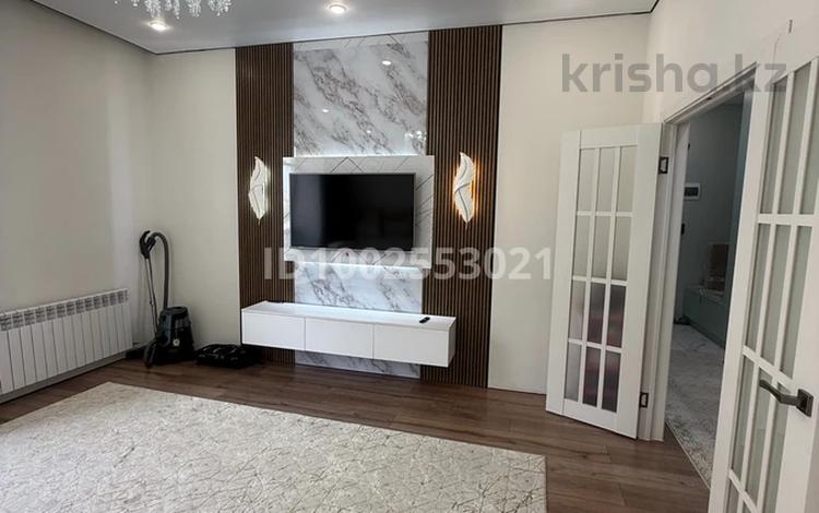 2-комнатная квартира · 68.8 м² · 2/6 этаж, Жк Томирис 456/3 — район Голубые пруды за 37 млн 〒 в Караганде, Казыбек би р-н — фото 2