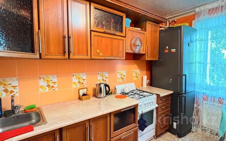 3-комнатная квартира · 60 м² · 2/5 этаж, Егемен Казахстана за 23.4 млн ₸ в Петропавловске — фото 2