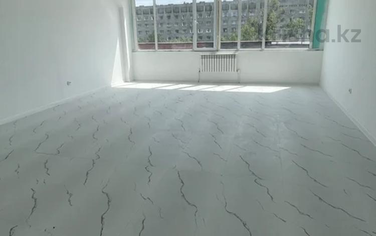 Свободное назначение, офисы, кабинеты и рабочие места · 44 м² за 308 000 ₸ в Алматы, Алмалинский р-н — фото 2