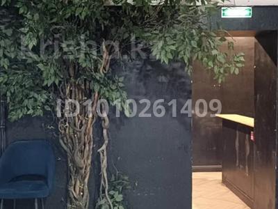 Офисы, магазины и бутики, общепит, салоны красоты, фитнес и спорт, медцентры и аптеки, образование, развлечения, кабинеты и рабочие места, студии · 330 м² за ~ 2.3 млн 〒 в Семее