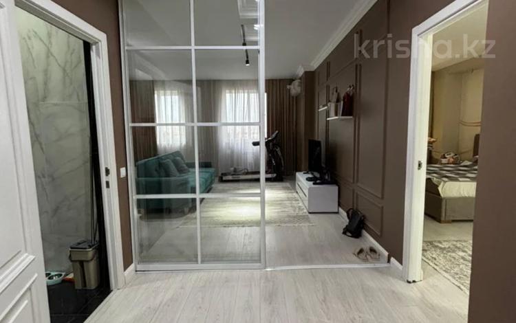 2-бөлмелі пәтер · 70 м² · 6/9 қабат, мкр Нурсая, Абулхаир хана 70, бағасы: 36 млн ₸ в Атырау — фото 2