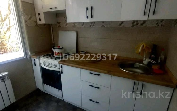 2-комнатная квартира, 45 м², 1/4 этаж помесячно, мкр №4 7 — Абая за 260 000 〒 в Алматы, Ауэзовский р-н — фото 2