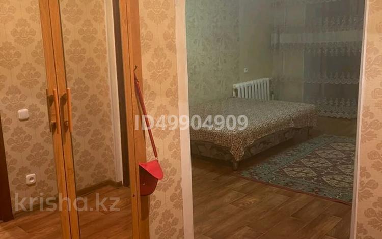 1-комнатная квартира, 45 м², 1 этаж посуточно, Гагарина 2/1 — Гагарина за 7 500 〒 в Уральске — фото 5