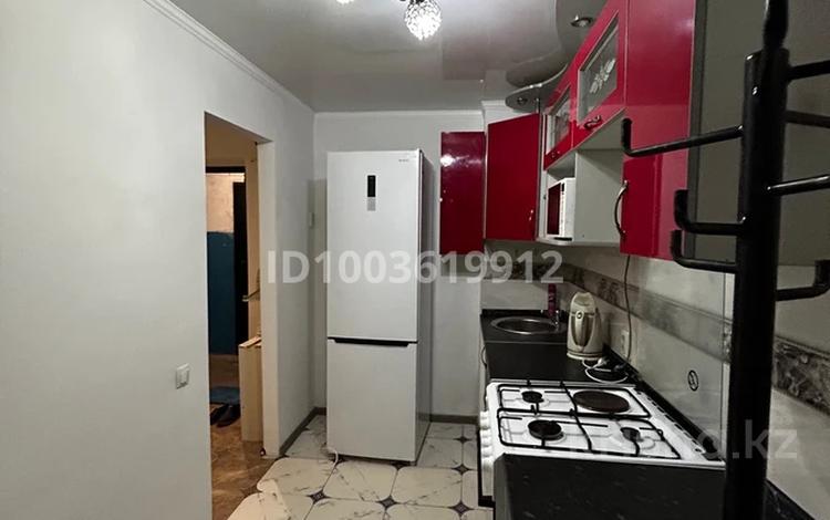 2-комнатная квартира · 45 м² · 5/9 этаж, Бухар жырау — Возле Таира сдается 2х комнатная квартира от собственника. Комнаты раздельные , квартира с ремонтом , полностью мебелированна и оснащена бытовой техникой. Для проживания все есть. Интернет , кондиционер,кабельное телевидение , лифт работает , балкон застекленный. 5 этаж из 9. Подъезд закрывается , в подъезде и во дворе ведется видеонаблюдение , квартира теплая соседи дружные. Рядом в шаговой доступности находятся школа, а также детские сады, супермаркеты “ Южный», «Magnum», ТРЦ«Таир», “Алем” ,рынок &amp;quot;Алтын-Арба&amp;quot; и “Шығыс”, “Самал”, “Оптика”.Кроме того напротив жилого комплекса расположен двух этажный Технодом. В этом районе есть все, что нужно для комфортного проживания семьи. Депозит 165.000 тг + коммунальные услуги. за 165 000 〒 в Караганде, Казыбек би р-н — фото 20