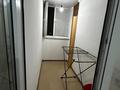 2-комнатная квартира · 45 м² · 5/9 этаж, Бухар жырау — Возле Таира сдается 2х комнатная квартира от собственника. Комнаты раздельные , квартира с ремонтом , полностью мебелированна и оснащена бытовой техникой. Для проживания все есть. Интернет , кондиционер,кабельное телевидение , лифт работает , балкон застекленный. 5 этаж из 9. Подъезд закрывается , в подъезде и во дворе ведется видеонаблюдение , квартира теплая соседи дружные. Рядом в шаговой доступности находятся школа, а также детские сады, супермаркеты “ Южный», «Magnum», ТРЦ«Таир», “Алем” ,рынок &amp;quot;Алтын-Арба&amp;quot; и “Шығыс”, “Самал”, “Оптика”.Кроме того напротив жилого комплекса расположен двух этажный Технодом. В этом районе есть все, что нужно для комфортного проживания семьи. Депозит 165.000 тг + коммунальные услуги. за 165 000 〒 в Караганде, Казыбек би р-н — фото 2