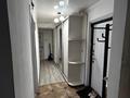 2-комнатная квартира · 45 м² · 5/9 этаж, Бухар жырау — Возле Таира сдается 2х комнатная квартира от собственника. Комнаты раздельные , квартира с ремонтом , полностью мебелированна и оснащена бытовой техникой. Для проживания все есть. Интернет , кондиционер,кабельное телевидение , лифт работает , балкон застекленный. 5 этаж из 9. Подъезд закрывается , в подъезде и во дворе ведется видеонаблюдение , квартира теплая соседи дружные. Рядом в шаговой доступности находятся школа, а также детские сады, супермаркеты “ Южный», «Magnum», ТРЦ«Таир», “Алем” ,рынок &amp;quot;Алтын-Арба&amp;quot; и “Шығыс”, “Самал”, “Оптика”.Кроме того напротив жилого комплекса расположен двух этажный Технодом. В этом районе есть все, что нужно для комфортного проживания семьи. Депозит 165.000 тг + коммунальные услуги. за 165 000 〒 в Караганде, Казыбек би р-н — фото 3