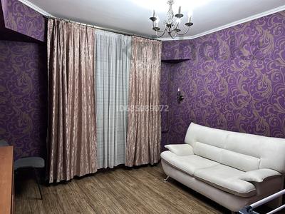 3-комнатная квартира, 70 м², 1/5 этаж помесячно, Назарбаева за 400 000 〒 в Алматы, Алмалинский р-н