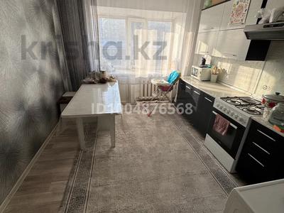 2-комнатная квартира · 56 м² · 5/5 этаж, Муратхан Бейсембаева 4&quot;а&quot; — Магазин Каравай за 12 млн 〒 в Семее