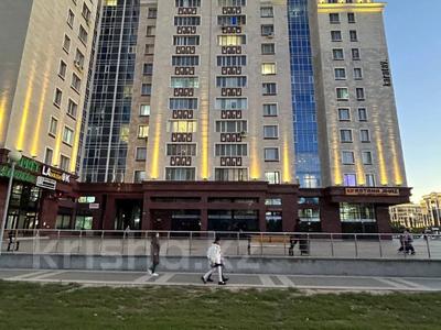 3-комнатная квартира, 106 м², 4/17 этаж, Керей, Жәнібек хандар 28 за 49.5 млн 〒 в Астане, Есильский р-н