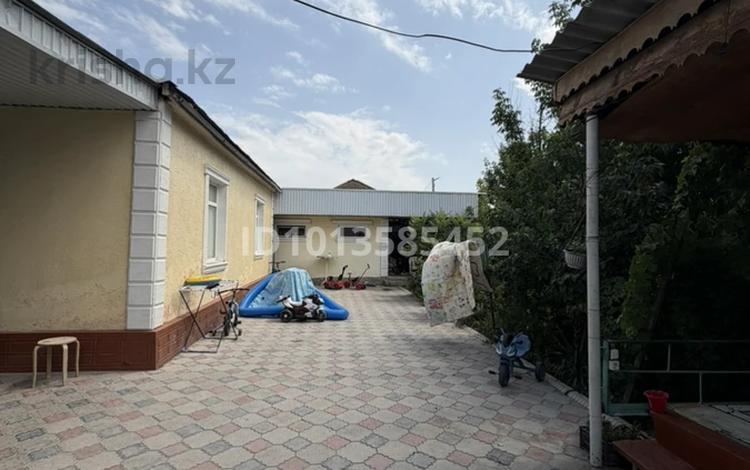Отдельный дом · 5 комнат · 150 м² · 6 сот., 3 пер Райымбек батыра 7 — Дом находится в залинией за 25 млн ₸ в Таразе — фото 2