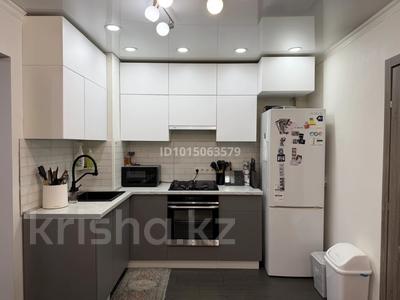 2-бөлмелі пәтер · 54 м² · 6/10 қабат, Мкр Аксай, Б. Момышулы 25, бағасы: 41 млн ₸ в Алматы, Ауэзовский р-н