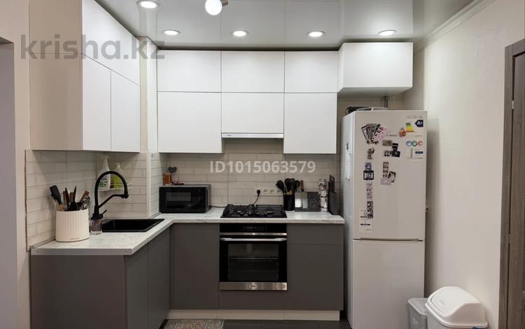 2-бөлмелі пәтер · 54 м² · 6/10 қабат, Мкр Аксай, Б. Момышулы 25, бағасы: 41 млн ₸ в Алматы, Ауэзовский р-н — фото 2