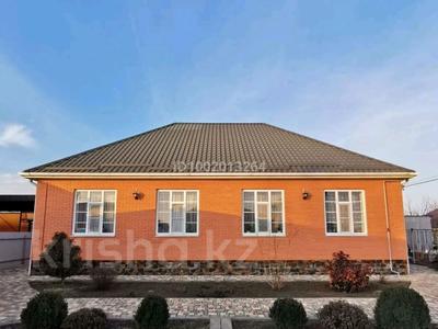 Продажа домов и дачи: Отдельный дом · 6 комнат · 168 м² · 10 сот., М. Расковой 65 — Краснодарский край, станица Выселки. за 87 млн 〒 Отдельный дом · 6 комнат · 168 м² · 10 сот., М. Расковой 65 — Краснодарский край, станица Выселки. за 87 млн 〒