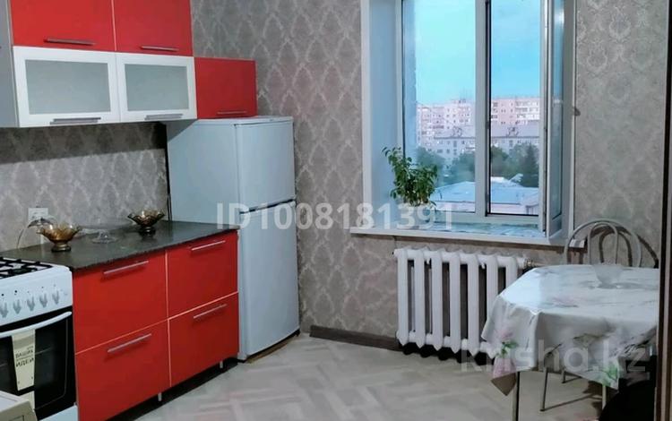 2-бөлмелі пәтер · 47 м² · 8/9 қабат, Дулатова 206 — Центре города Семей, бағасы: 19 млн ₸ — фото 2