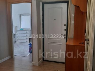4-бөлмелі пәтер · 85 м² · 2/5 қабат, 18-шағынаудан, Рыскулова 6 — Угол Адырбекова и Рыскулова, бағасы: 300 000 ₸ в Шымкенте, Аль-Фарабийский р-н