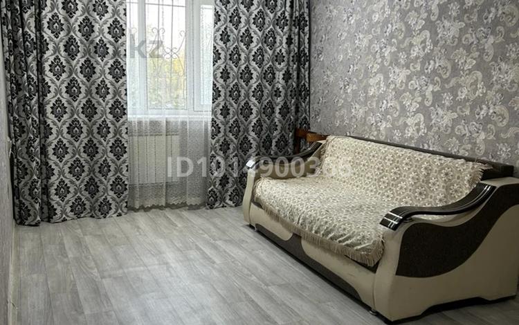 2-комнатная квартира · 43 м² · 1/5 этаж, 2 микрорайон 9 за 6.8 млн ₸ в Абай — фото 2
