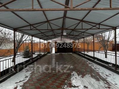 Отдельный дом · 13 комнат · 400 м² · 10 сот., мкр Самал, 18 40 — Пыштанай батыра за 70 млн ₸ в Атырау