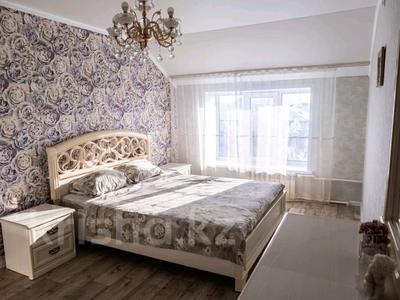 2-комнатная квартира · 80 м² · 2/9 этаж, мкр 4, Абулхаирхана 177 за 18 000 ₸ в Уральске