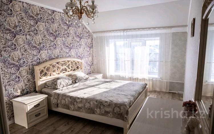 2-комнатная квартира · 80 м² · 2/9 этаж, мкр 4, Абулхаирхана 177 за 18 000 ₸ в Уральске — фото 2