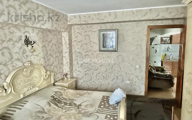 3-комнатная квартира, 60 м², 1 этаж помесячно, Сейфуллина 57А за 180 000 〒 в Алматы, Турксибский р-н — фото 2