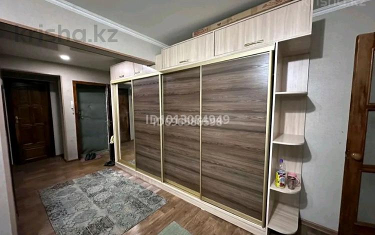 3-комнатная квартира · 56 м² · 3/5 этаж, Бурова 19 — Рядом магазин Волна, Центр.рынок и У-ка вокзал за 200 000 ₸ в Усть-Каменогорске — фото 2
