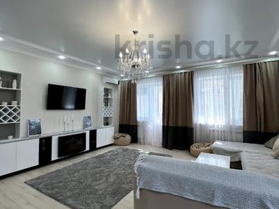 4-комнатная квартира · 147 м² · 8/11 этаж, Проспект Алии Молдагуловой 44 за 80 млн ₸ в Актобе