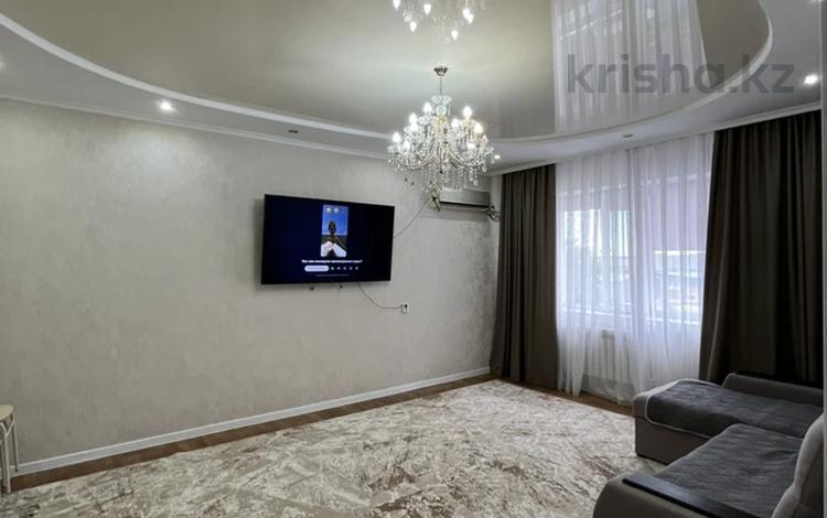 3-комнатная квартира · 99.3 м² · 4/5 этаж, мкр Омега, Молдашева 20 за 30 млн ₸ в Уральске — фото 2