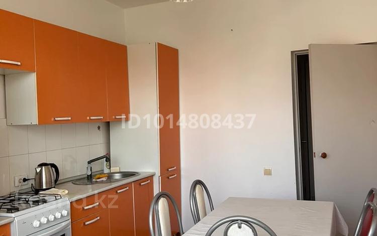 1-комнатная квартира · 64 м² · 4/9 этаж, мкр. Алтын орда 50 за 120 000 ₸ в Актобе — фото 5