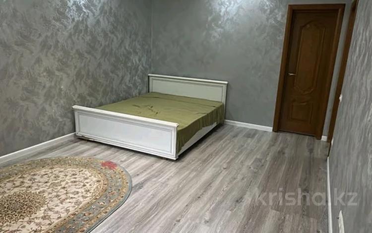 1-бөлмелі пәтер · 42 м² · 2/9 қабат, мкр Аксай-4 — Момышулы-выше жубанова, бағасы: 220 000 ₸ в Алматы, Ауэзовский р-н — фото 2