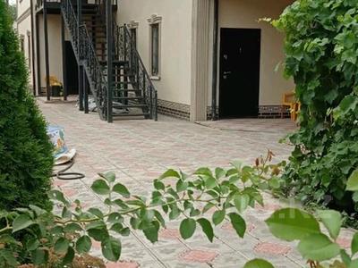 Дом · 4 комнаты · 200 м², Новые Гостевые Дома на Мухита 145 — Для Тихого Семейного отдыха за 39 000 〒 в Уральске