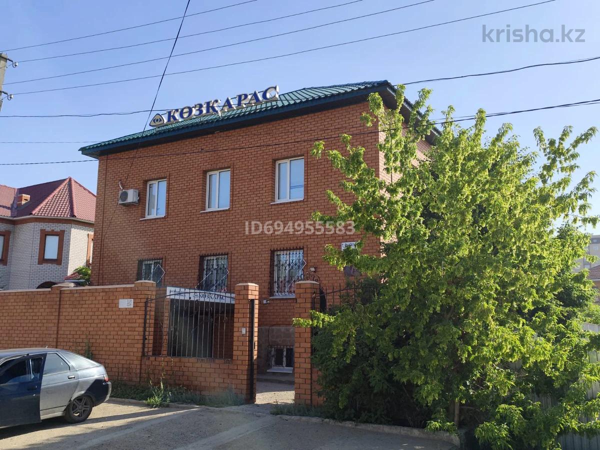 Медцентры и аптеки · 517 м²