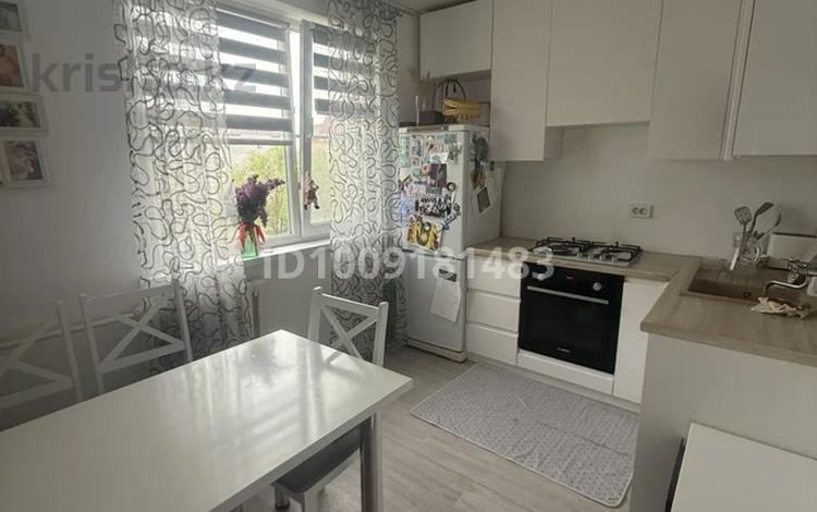 3-бөлмелі пәтер · 60 м² · 4/5 қабат, 10мкр 14д — 6 школа, бағасы: 22 млн ₸ в Аксае — фото 2